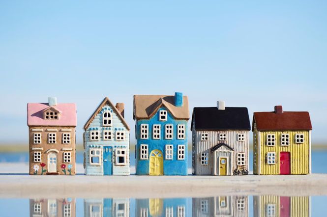 Hovedbilde Hus for telys Visby sykkel foran svart tak 18,5cm