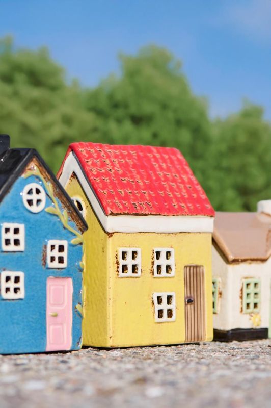 Hus til telys Nyhavn lyserød dør og bladranke